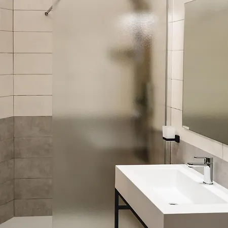 Pensión Code By Tirreno 4*