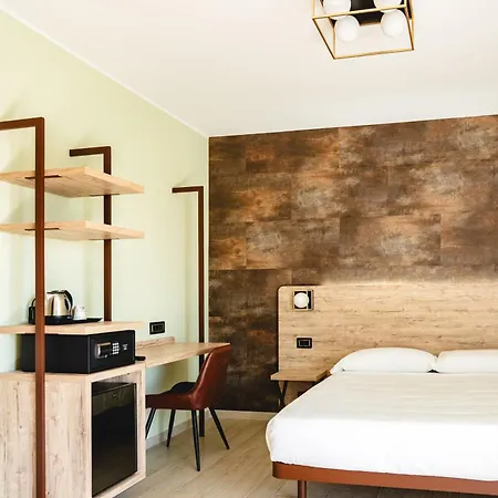 Code By Tirreno Pensión 4*