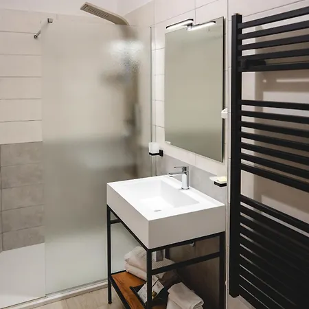 Pensión Code By Tirreno 4*